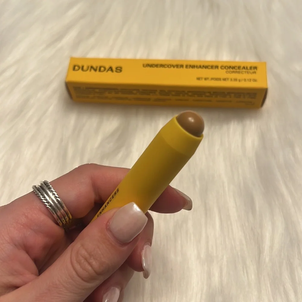 DUNDAS Beauty Undercover Enhancer Concealer - Filter 7 in Neautral Olive